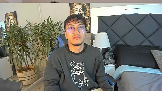 Snapshot of kai_storn chatting on April 3, 2026, 11:16 am kai storn online show from April 3, 2026, 11:16 am