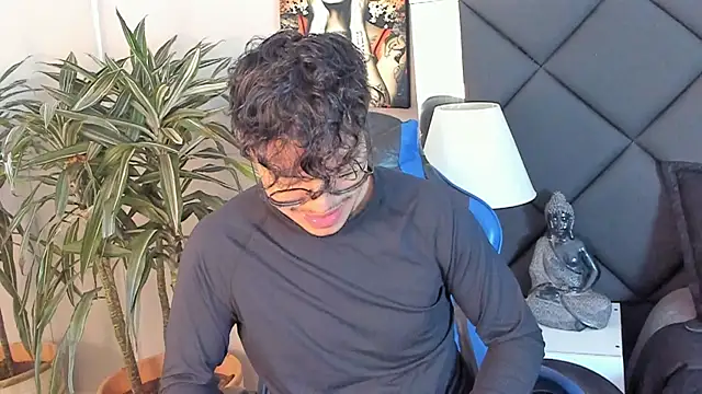 Snapshot of kai_storn chatting on April 12, 2026, 11:46 am kai storn online show from April 12, 2026, 11:46 am