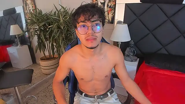 Snapshot of kai_storn chatting on March 25, 2026, 11:42 am kai storn online show from March 25, 2026, 11:42 am