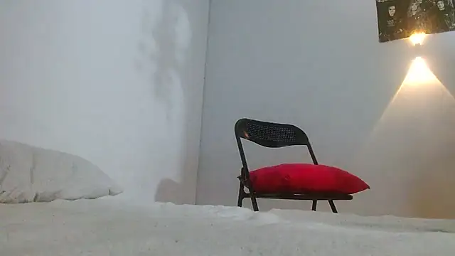 sensualstryp online show from April 5, 2026, 11:00 pm