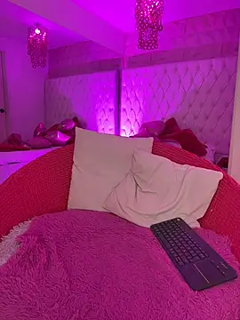 Snapshot of Kitty_madness chatting on February 19, 2026, 8:28 pm Kitty madness online show from February 19, 2026, 8:28 pm