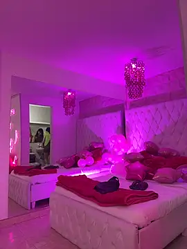 Snapshot of Kitty_madness chatting on February 9, 2026, 8:29 pm Kitty madness online show from February 9, 2026, 8:29 pm