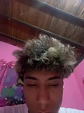 Snapshot of Adan21_cm chatting on February 3, 2026, 6:22 am Adan21 cm online show from February 3, 2026, 6:22 am