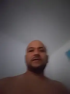 InstintoElite online show from April 17, 2026, 2:25 am