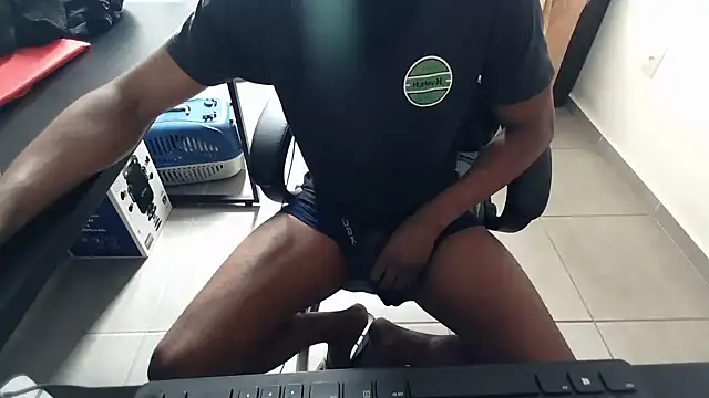 negro23cmdot online show from May 17, 2026, 3:56 pm