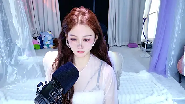 Dancer Lucky-Nini online show from February 1, 2026, 6:44 am