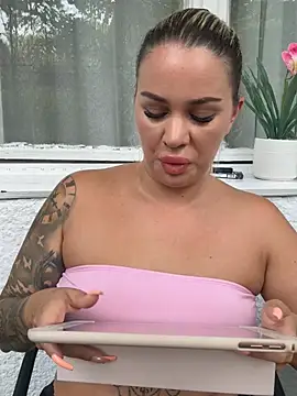 sexybatwomen33 online show from July 2, 2026, 3:07 pm
