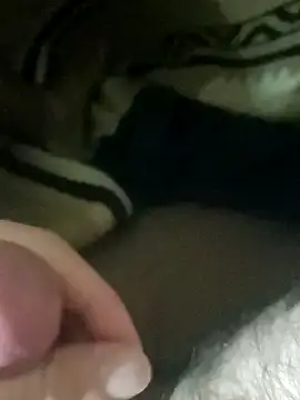 Snapshot of Erkegin001 chatting on February 7, 2026, 11:02 pm Erkegin001 online show from February 7, 2026, 11:02 pm