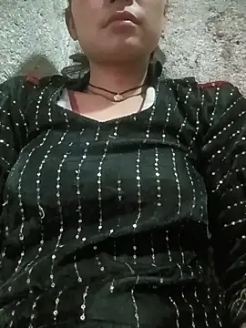 Snapshot of Sunali_Bendre chatting on May 19, 2026, 1:43 am Sunali Bendre online show from May 19, 2026, 1:43 am