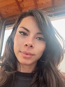 Isalove99 online show from March 18, 2026, 6:31 pm