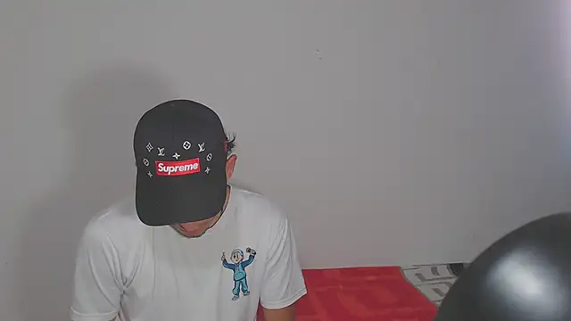 Snapshot of the_skinny_one chatting on April 9, 2026, 12:33 pm the skinny one online show from April 9, 2026, 12:33 pm