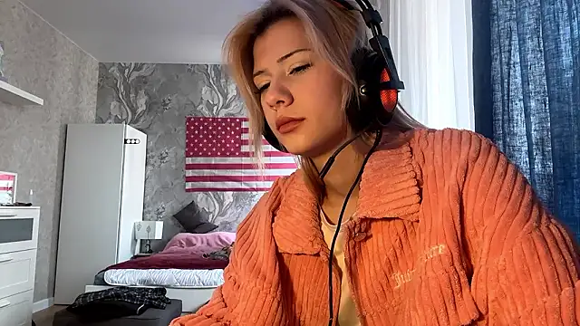 Snapshot of LadyFoxLove chatting on February 21, 2026, 10:06 am LadyFoxLove online show from February 21, 2026, 10:06 am