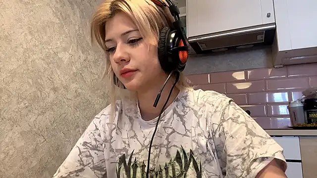 Snapshot of LadyFoxLove chatting on February 22, 2026, 10:50 am LadyFoxLove online show from February 22, 2026, 10:50 am