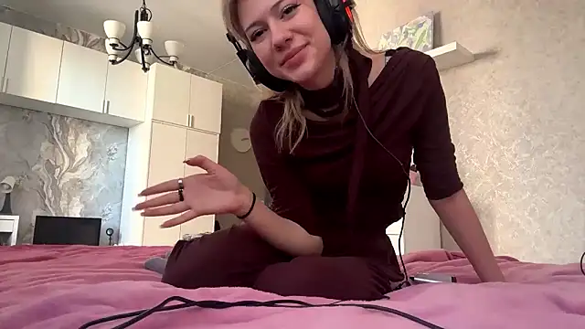 Snapshot of LadyFoxLove chatting on March 1, 2026, 11:10 am LadyFoxLove online show from March 1, 2026, 11:10 am