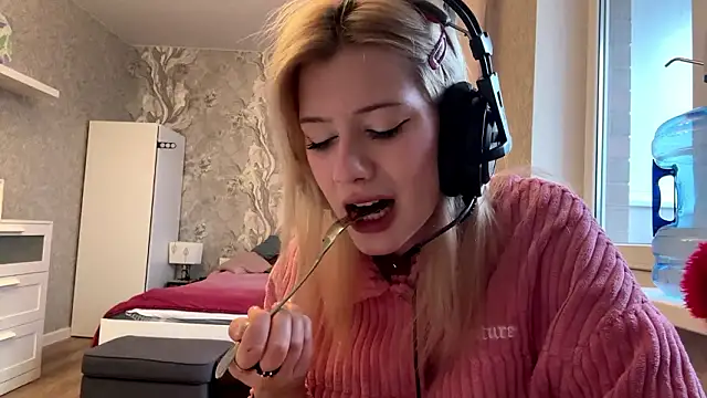 Snapshot of LadyFoxLove chatting on February 8, 2026, 10:02 am LadyFoxLove online show from February 8, 2026, 10:02 am