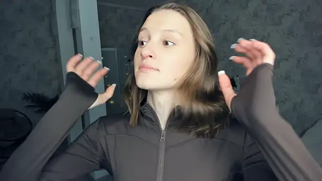 LianneBynon online show from February 12, 2026, 2:06 pm