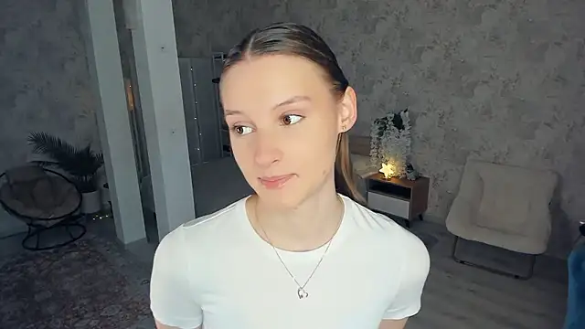 LianneBynon online show from March 5, 2026, 8:33 am