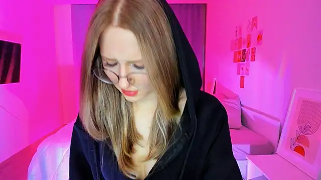 Vega Taylor online show from March 3, 2026, 3:46 am