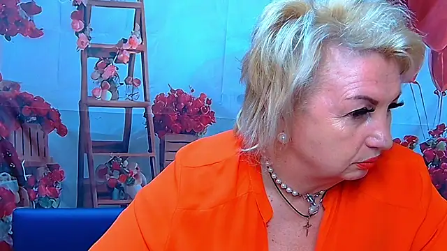 Snapshot of RenataDaster chatting on March 25, 2026, 6:35 am RenataDaster online show from March 25, 2026, 6:35 am