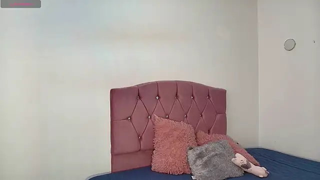 Kalyra 17 online show from April 13, 2026, 6:12 pm