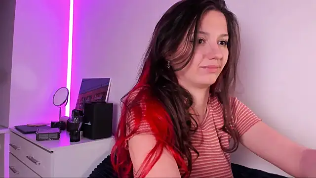 miabellee  online show from August 2, 2026, 9:56 pm