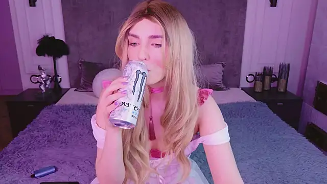 Snapshot of mmm__yes chatting on April 3, 2026, 2:12 pm mmm yes online show from April 3, 2026, 2:12 pm