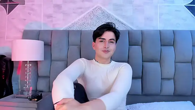 Snapshot of noahWolff_ chatting on February 24, 2026, 4:35 am noahWolff online show from February 24, 2026, 4:35 am