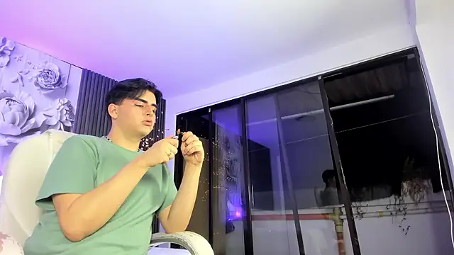 Snapshot of noahWolff_ chatting on February 21, 2026, 4:36 am noahWolff online show from February 21, 2026, 4:36 am