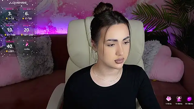 OliviaMoore  online show from March 5, 2026, 7:05 am