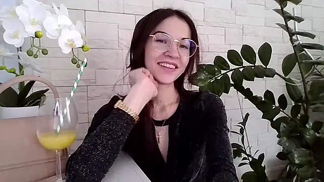 Snapshot of JuliaLovely chatting on February 19, 2026, 2:47 pm JuliaLovely online show from February 19, 2026, 2:47 pm
