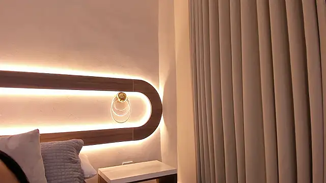 Snapshot of Violeta_sum chatting on February 18, 2026, 12:23 pm Violeta sum online show from February 18, 2026, 12:23 pm