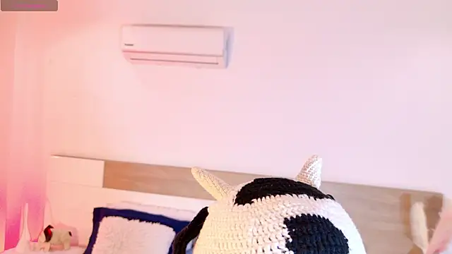 AntonellaBons online show from March 3, 2026, 11:45 pm