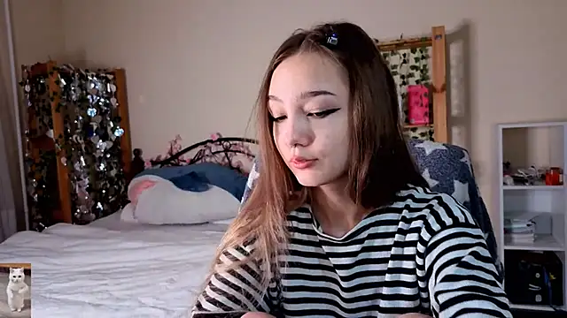 HoneyComfy online show from April 23, 2026, 2:19 pm