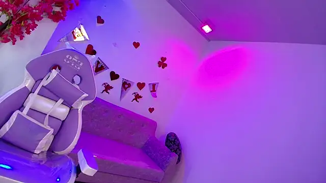 Snapshot of Maddie_T18 chatting on February 21, 2026, 11:45 am Maddie T18 online show from February 21, 2026, 11:45 am