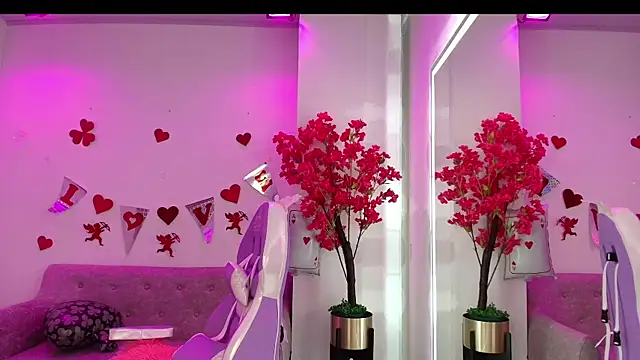 Snapshot of Maddie_T18 chatting on February 16, 2026, 11:31 am Maddie T18 online show from February 16, 2026, 11:31 am