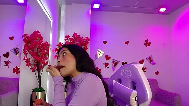 Snapshot of Maddie_T18 chatting on February 17, 2026, 11:18 am Maddie T18 online show from February 17, 2026, 11:18 am