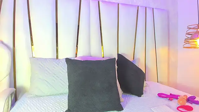 Snapshot of SofiaGlow_ chatting on February 25, 2026, 3:07 am SofiaGlow online show from February 25, 2026, 3:07 am