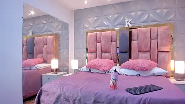 Snapshot of Paris_Velvet chatting on February 23, 2026, 10:43 pm Paris Velvet online show from February 23, 2026, 10:43 pm