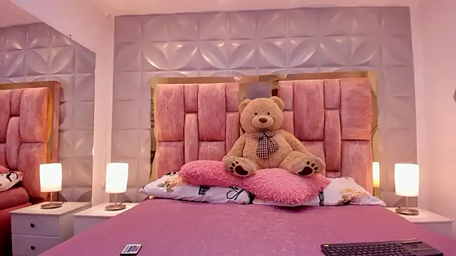 Paris Velvet online show from March 26, 2026, 10:51 pm