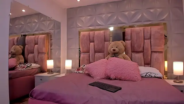 Paris Velvet online show from March 20, 2026, 10:55 pm