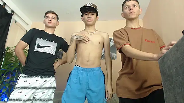 Snapshot of DesiresOfOlympus_ chatting on February 2, 2026, 10:31 pm DesiresOfOlympus online show from February 2, 2026, 10:31 pm