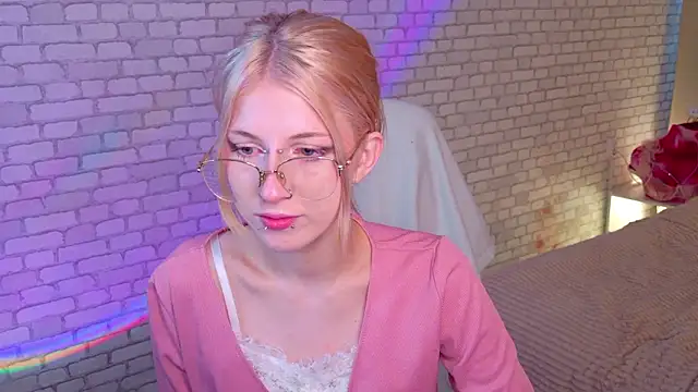 Snapshot of alicedews chatting on February 22, 2026, 1:35 pm alicedews online show from February 22, 2026, 1:35 pm