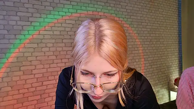 Snapshot of alicedews chatting on February 17, 2026, 2:14 pm alicedews online show from February 17, 2026, 2:14 pm