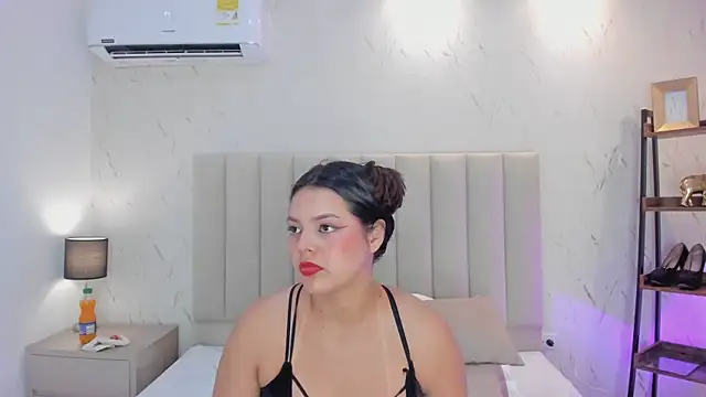 ViolettaRousee  online show from July 25, 2026, 9:43 pm