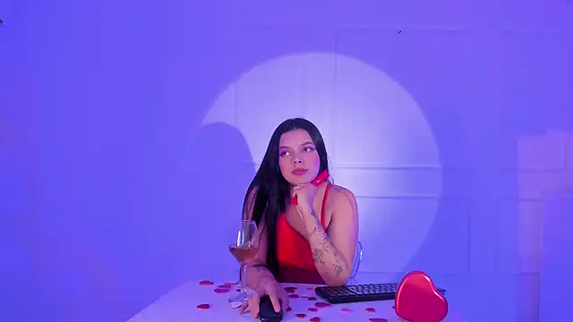 Snapshot of ViolettaRousee_ chatting on May 20, 2026, 9:56 pm ViolettaRousee online show from May 20, 2026, 9:56 pm