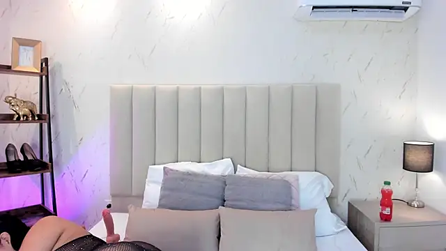 ViolettaRousee  online show from July 24, 2026, 10:17 pm