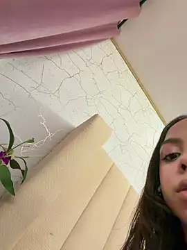 BambiRoses online show from June 1, 2026, 4:13 am