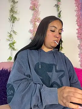 Snapshot of violetmist chatting on February 2, 2026, 11:59 pm violetmist online show from February 2, 2026, 11:59 pm