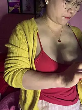 Snapshot of Star-sweet01 chatting on February 5, 2026, 1:01 am Star-sweet01 online show from February 5, 2026, 1:01 am