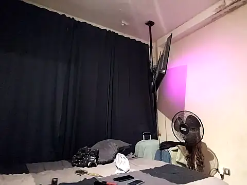 stefita01010 online show from April 24, 2026, 4:58 am